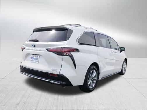 2021 Toyota Sienna Platinum 7 Passenger