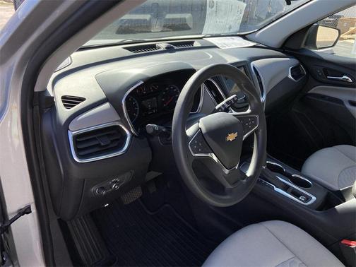 Photo 2 of 33 of 2019 Chevrolet Equinox LS