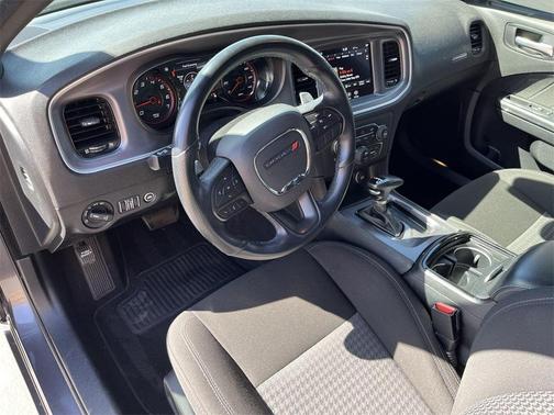 Photo 2 of 42 of 2020 Dodge Charger GT