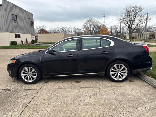 2010 Lincoln MKS Base