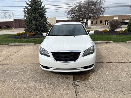 2013 Chrysler 200 Touring