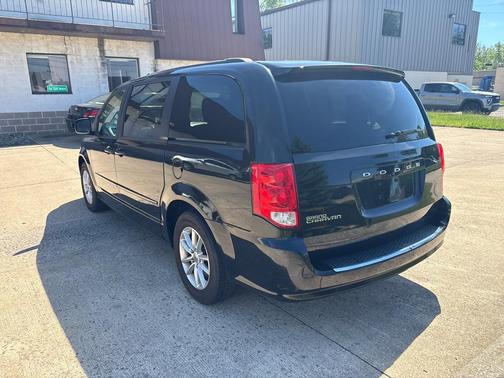Brilliant Black Crystal Pearlcoat 2013 Dodge Grand Caravan SXT
