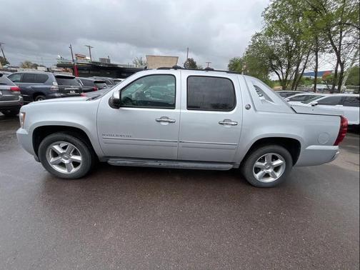 Silver Ice Metallic 2013 Chevrolet Avalanche LTZ