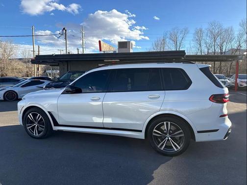 2024 BMW X7 M60i
