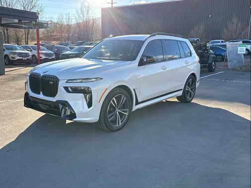 2024 BMW X7 M60i