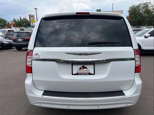 Bright White Clearcoat 2016 Chrysler Town & Country Touring-L