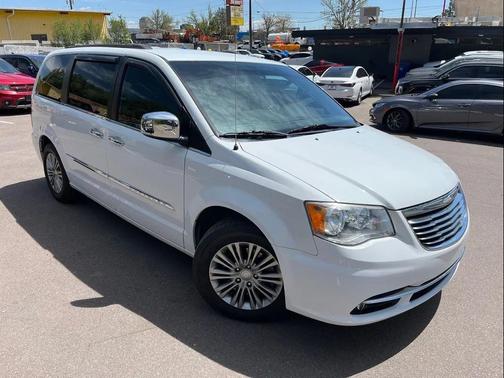 Bright White Clearcoat 2016 Chrysler Town & Country Touring-L