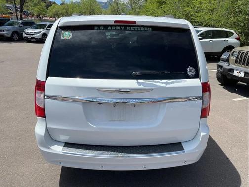 Bright White Clearcoat 2016 Chrysler Town & Country Touring-L