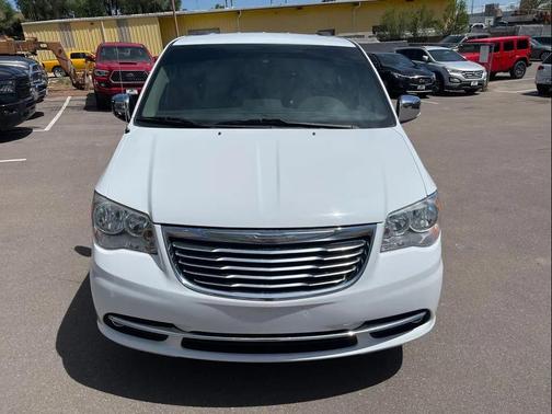 Bright White Clearcoat 2016 Chrysler Town & Country Touring-L