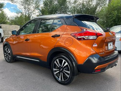 2019 Nissan Kicks SR