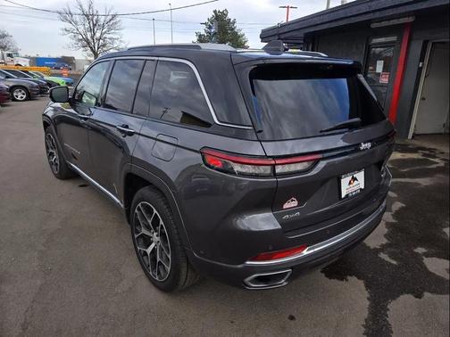 Baltic Gray Metallic Clearcoat 2022 Jeep Grand Cherokee Summit