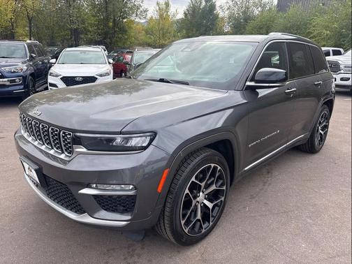 2022 Jeep Grand Cherokee Summit