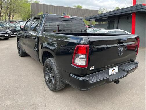 Diamond Black Crystal Pearlcoat 2022 RAM 1500 Big Horn/Lone Star
