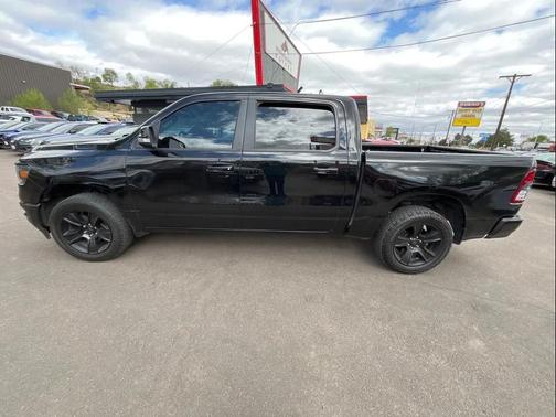 Diamond Black Crystal Pearlcoat 2022 RAM 1500 Big Horn/Lone Star