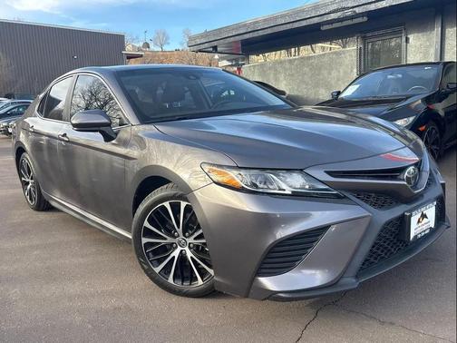 2020 Toyota Camry SE