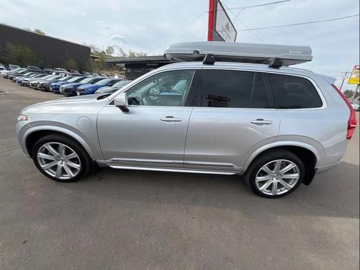 Bright Silver Metallic 2017 Volvo XC90 Hybrid T8 Inscription