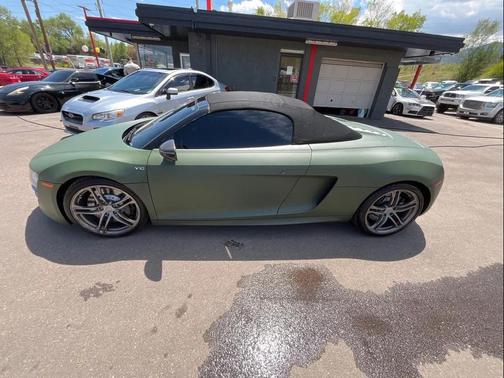 Black 2011 Audi R8 5.2 quattro Spyder