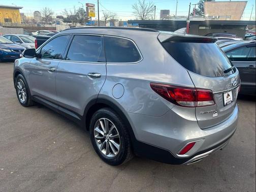 2018 Hyundai SANTA FE SE