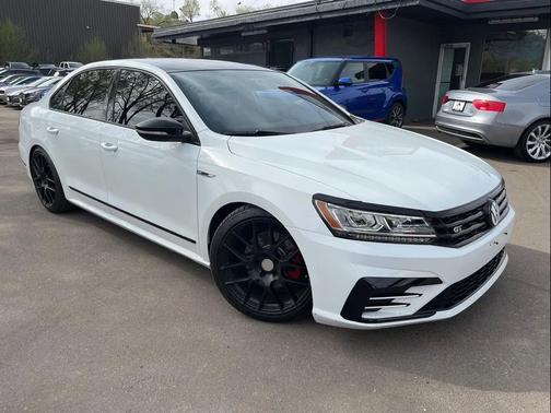 Pure White w/Black Roof 2018 Volkswagen Passat 3.6L V6 GT