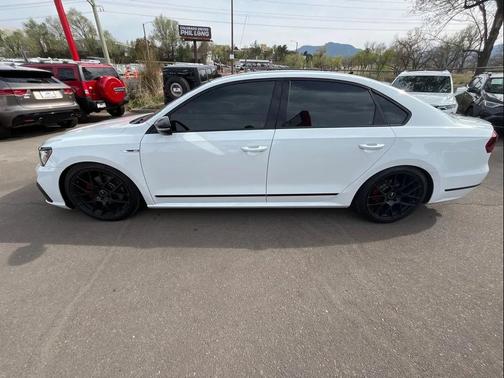 Pure White w/Black Roof 2018 Volkswagen Passat 3.6L V6 GT