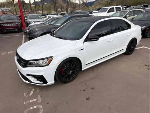 Pure White w/Black Roof 2018 Volkswagen Passat 3.6L V6 GT