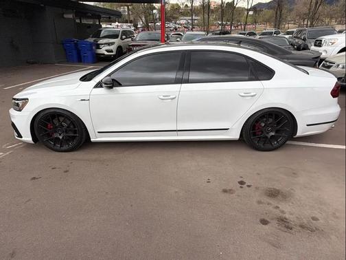 Pure White w/Black Roof 2018 Volkswagen Passat 3.6L V6 GT