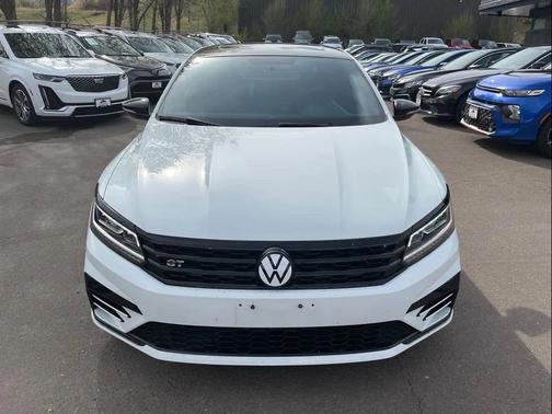 Pure White w/Black Roof 2018 Volkswagen Passat 3.6L V6 GT