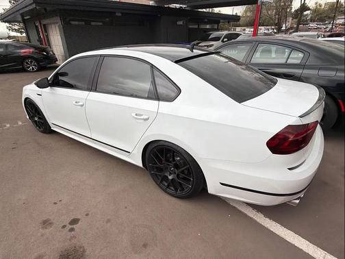 Pure White w/Black Roof 2018 Volkswagen Passat 3.6L V6 GT