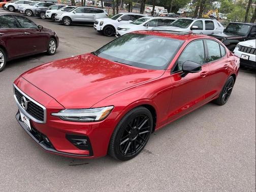 Fusion Red Metallic 2019 Volvo S60 T5 R-Design