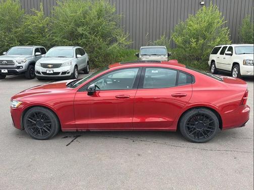 Fusion Red Metallic 2019 Volvo S60 T5 R-Design