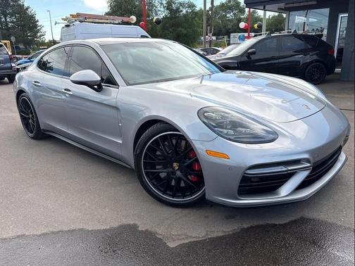 GT Silver Metallic 2017 Porsche Panamera Turbo