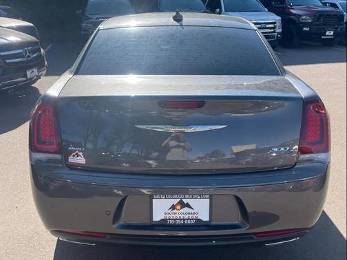 Granite Crystal Metallic Clearcoat 2017 Chrysler 300 S