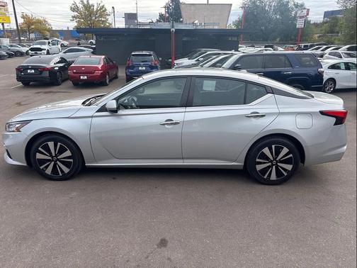 2021 Nissan Altima 2.5 SV