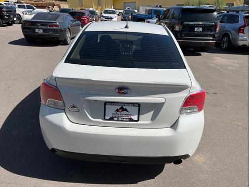 Crystal White Pearl 2015 Subaru Impreza 2.0i