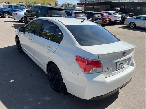 Crystal White Pearl 2015 Subaru Impreza 2.0i