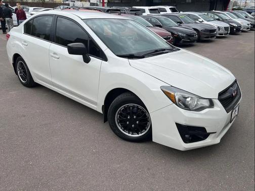 Crystal White Pearl 2015 Subaru Impreza 2.0i