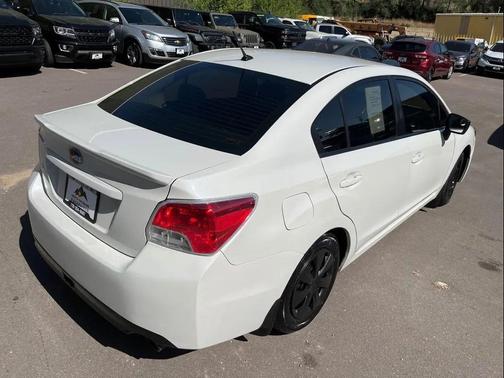 Crystal White Pearl 2015 Subaru Impreza 2.0i