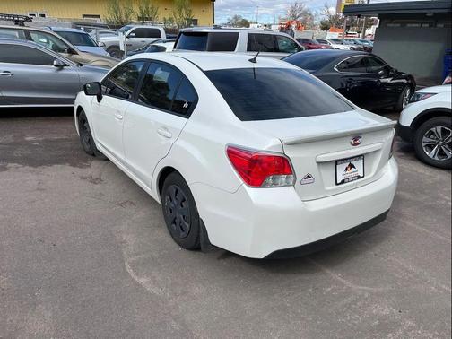 Crystal White Pearl 2015 Subaru Impreza 2.0i