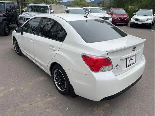 Crystal White Pearl 2015 Subaru Impreza 2.0i