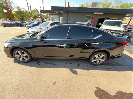 Super Black 2019 Nissan Altima 2.5 SV