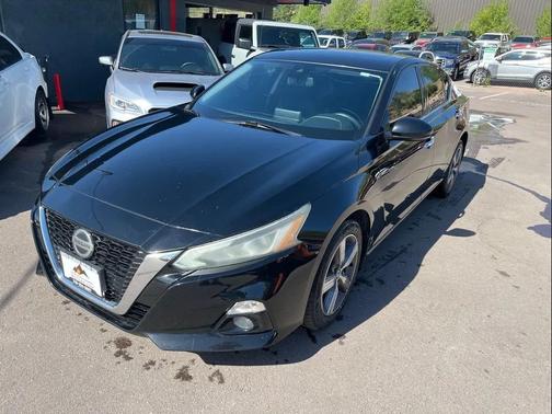 Super Black 2019 Nissan Altima 2.5 SV