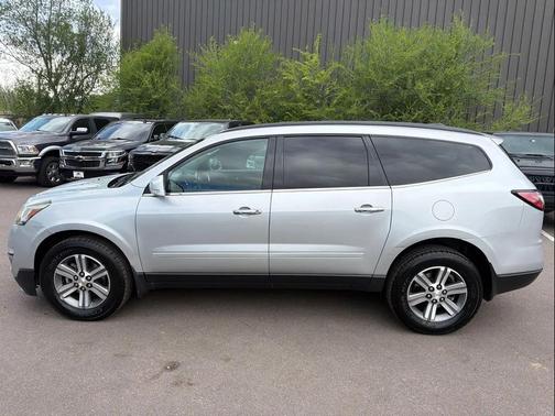 Silver Ice Metallic 2016 Chevrolet Traverse 2LT