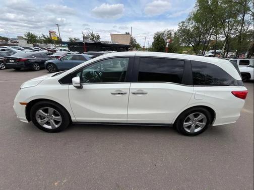White Diamond Pearl 2018 Honda Odyssey EX-L