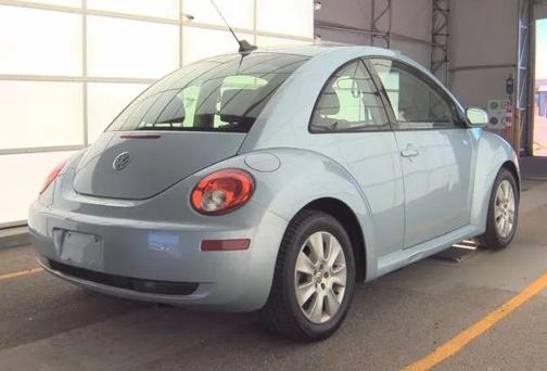 2009 Volkswagen New Beetle S