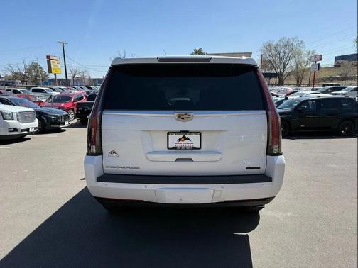 2018 Cadillac Escalade Luxury