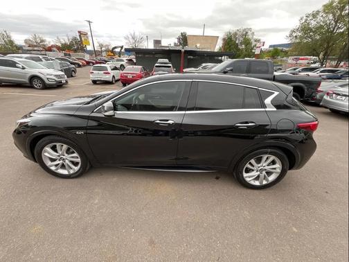 Black 2017 INFINITI QX30 Luxury