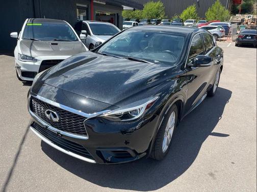 Black 2017 INFINITI QX30 Luxury