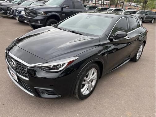 Black 2017 INFINITI QX30 Luxury