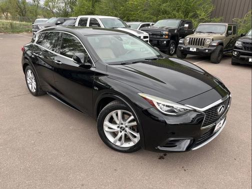 Black 2017 INFINITI QX30 Luxury
