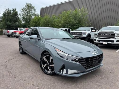 2022 Hyundai ELANTRA SEL